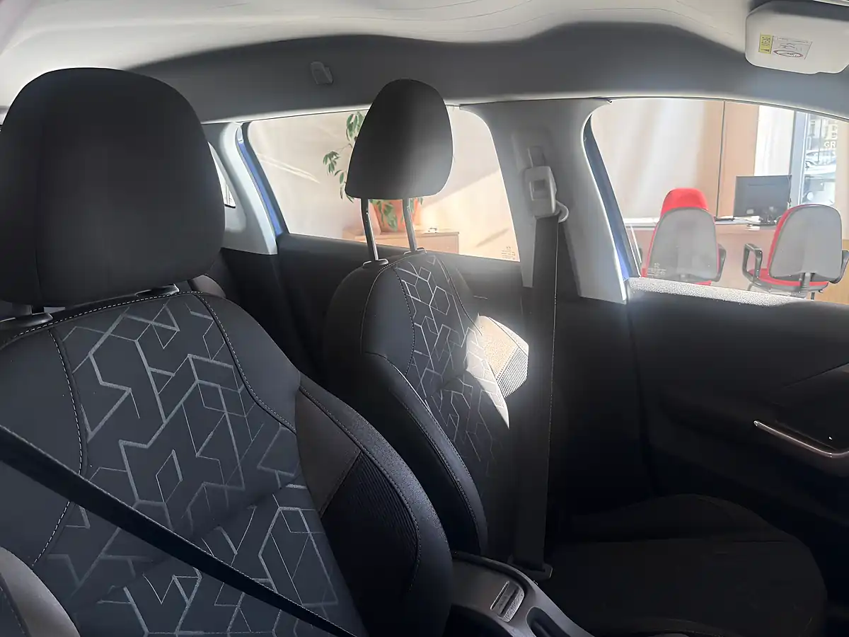 Used 2015 Peugeot 2008 Active Blue - Interior and Exterior details 14