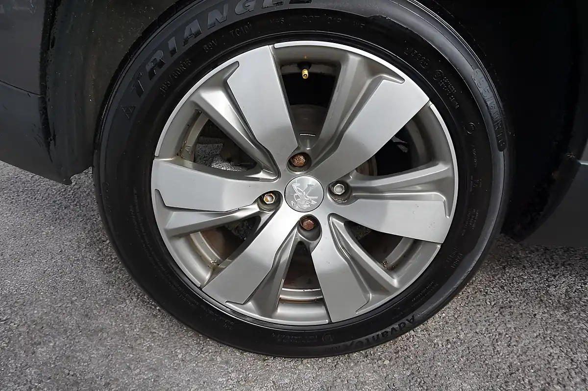 Used 2015 Peugeot 2008 Active Grey - Interior and Exterior details 10