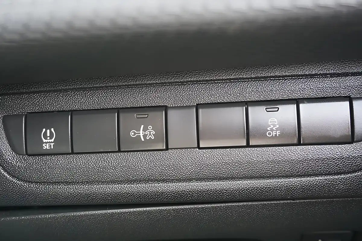 Used 2015 Peugeot 2008 Active Grey - Interior and Exterior details 20