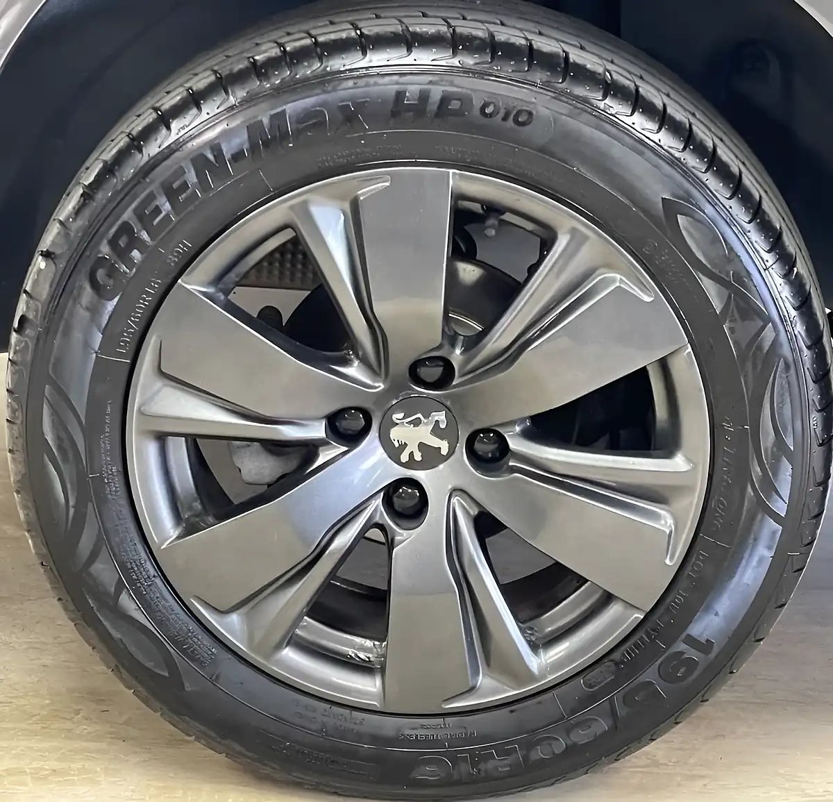 Used 2015 Peugeot 2008 Active Nimbus Grey - Interior and Exterior details 12
