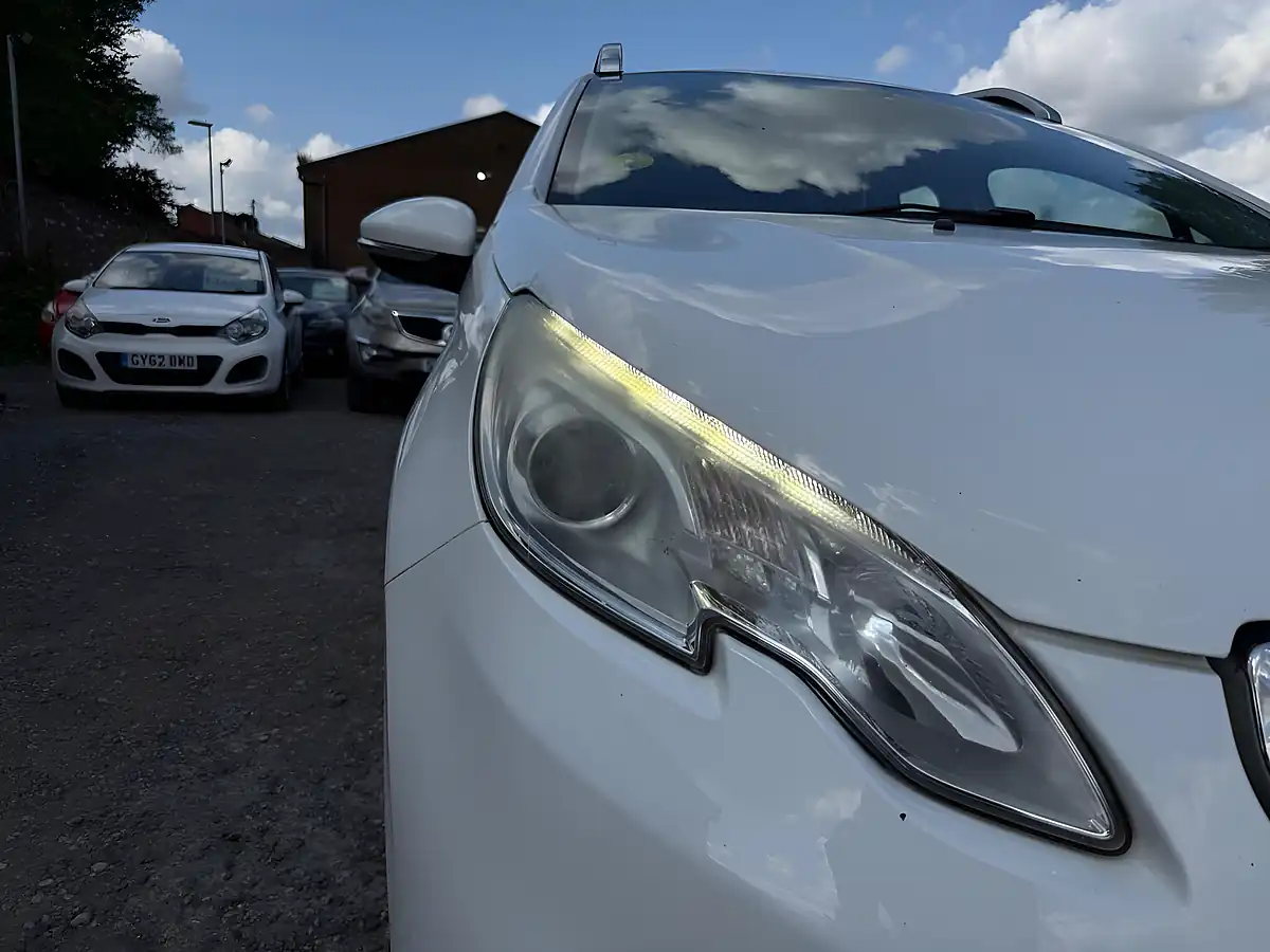 Used 2015 Peugeot 2008 Active White - Interior and Exterior details 17