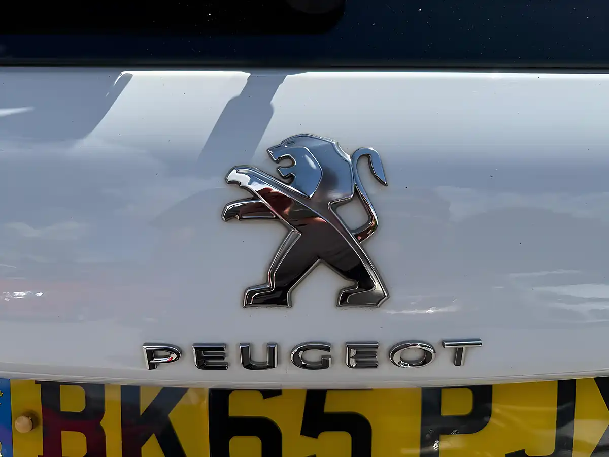 Used 2015 Peugeot 2008 Active White - Interior and Exterior details 19