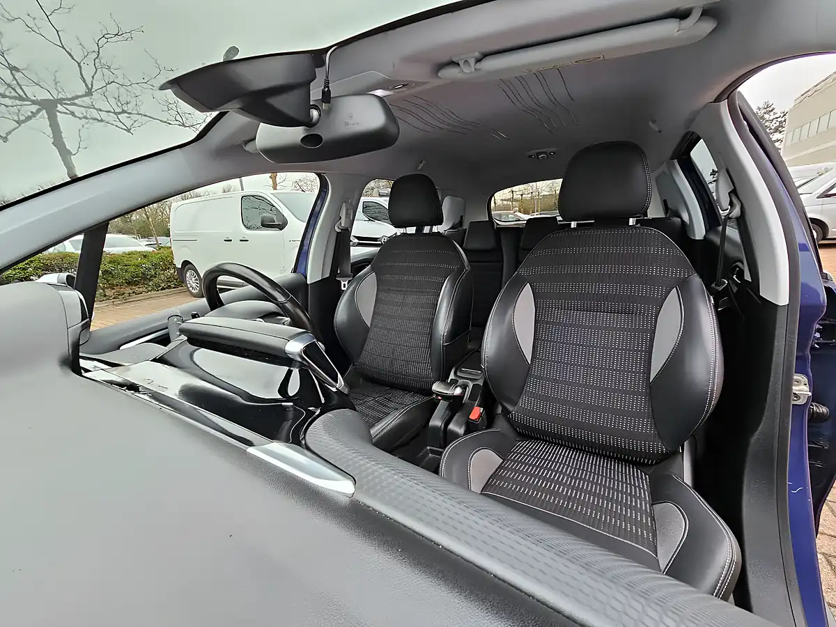 Used 2015 Peugeot 2008 Allure Blue - Interior and Exterior details 16