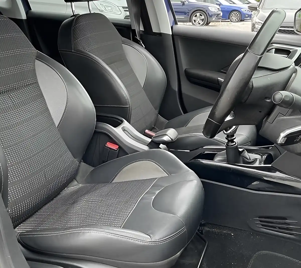 Used 2015 Peugeot 2008 Allure Blue - Interior and Exterior details 7