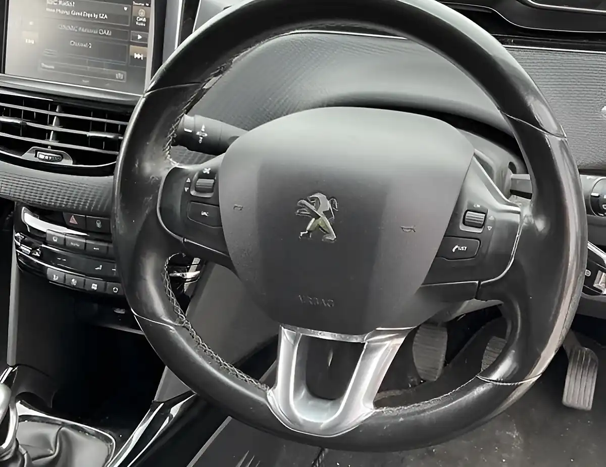 Used 2015 Peugeot 2008 Allure Blue - Interior and Exterior details 8