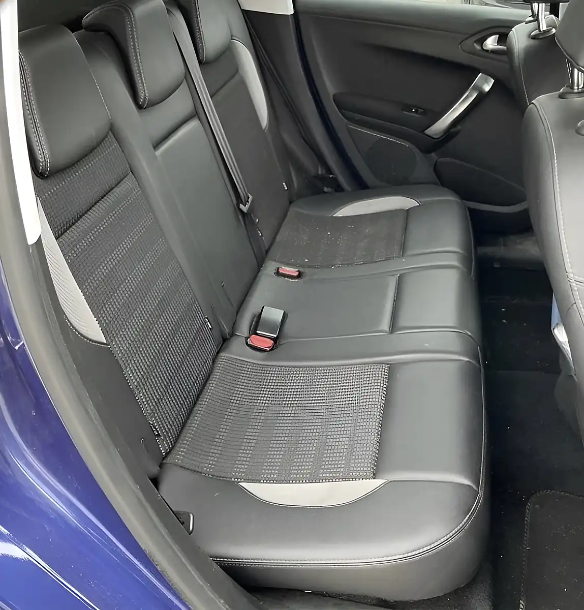 Used 2015 Peugeot 2008 Allure Blue - Interior and Exterior details 9