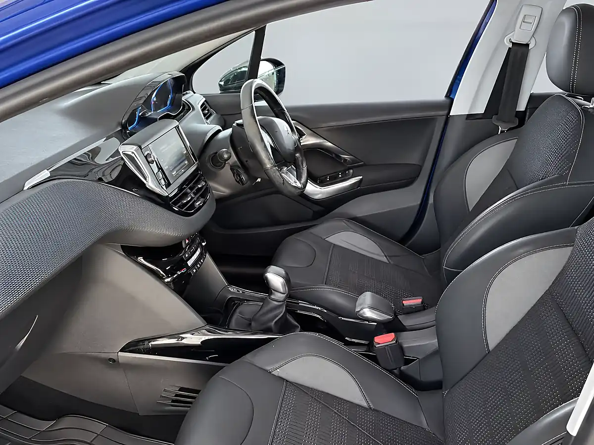 Used 2015 Peugeot 2008 Allure Blue - Interior and Exterior details 6