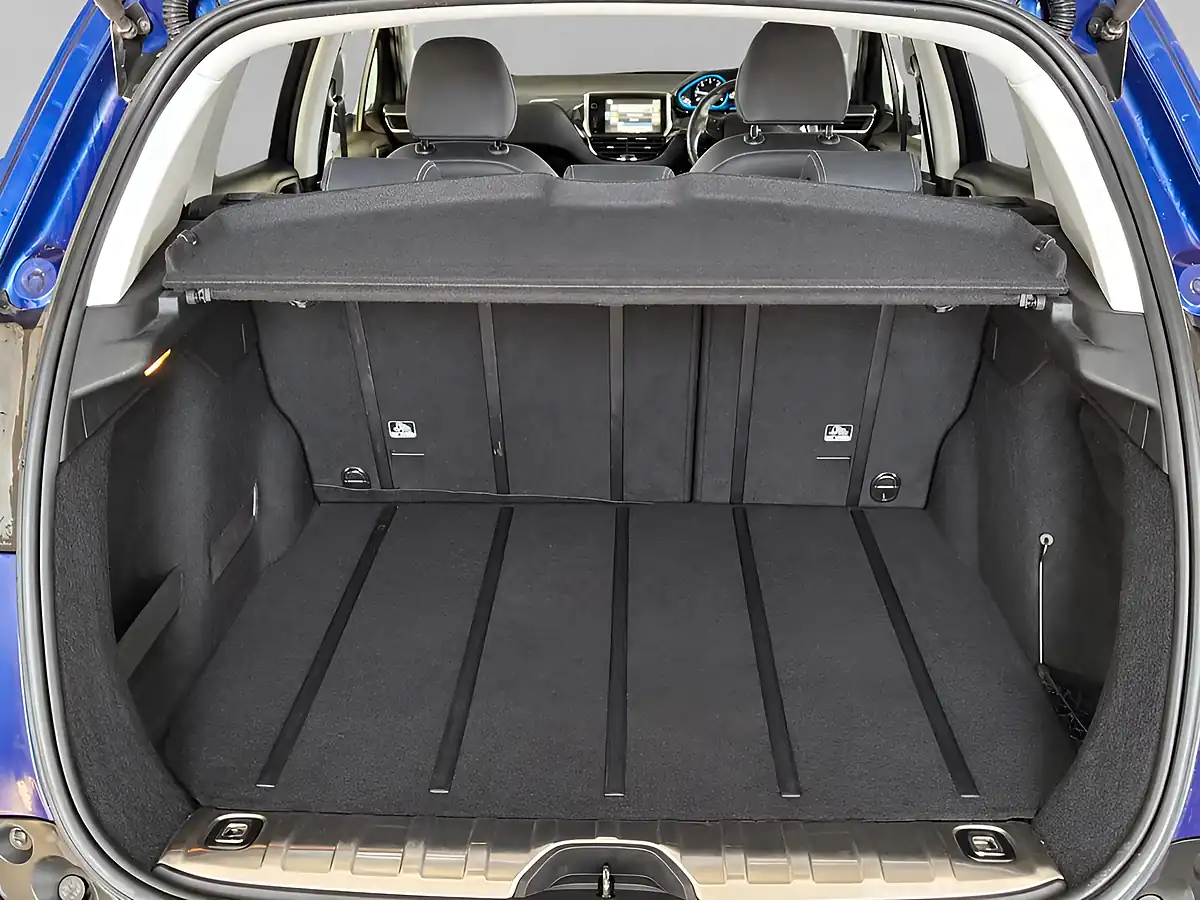Used 2015 Peugeot 2008 Allure Blue - Interior and Exterior details 9