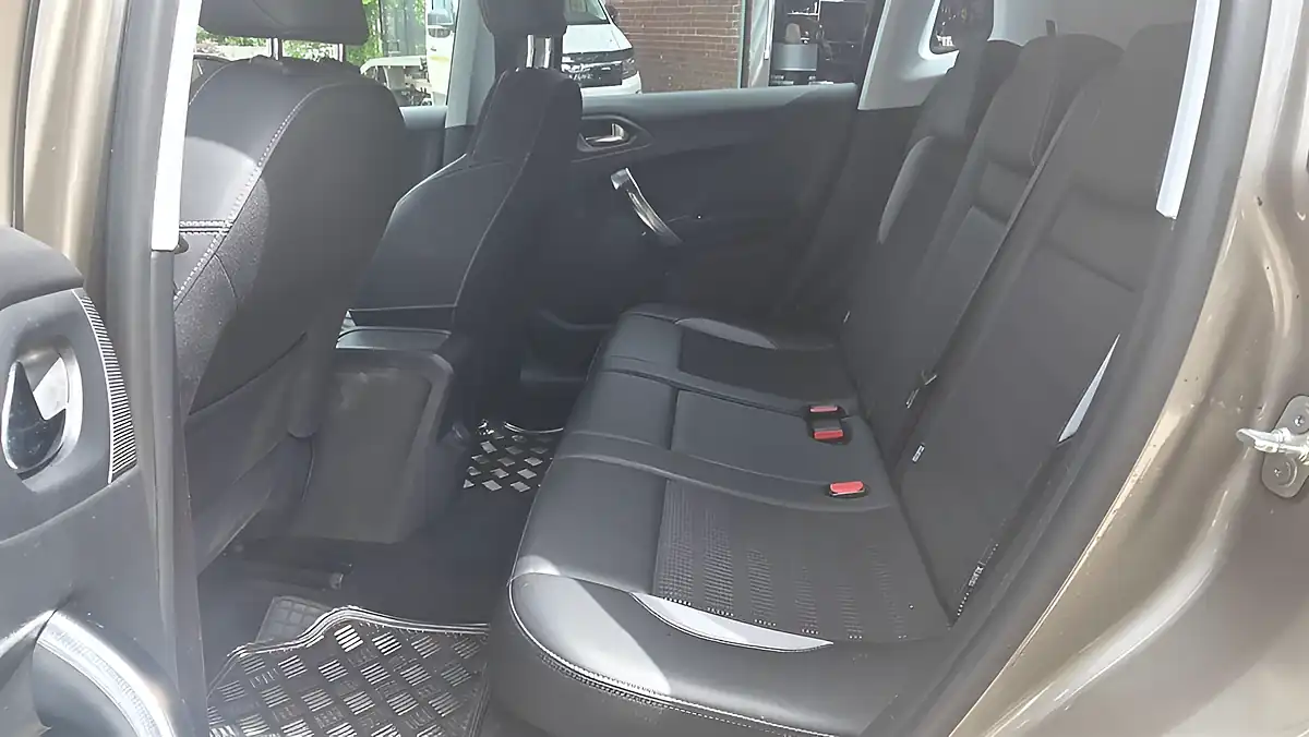 Used 2015 Peugeot 2008 Allure Grey - Interior and Exterior details 11