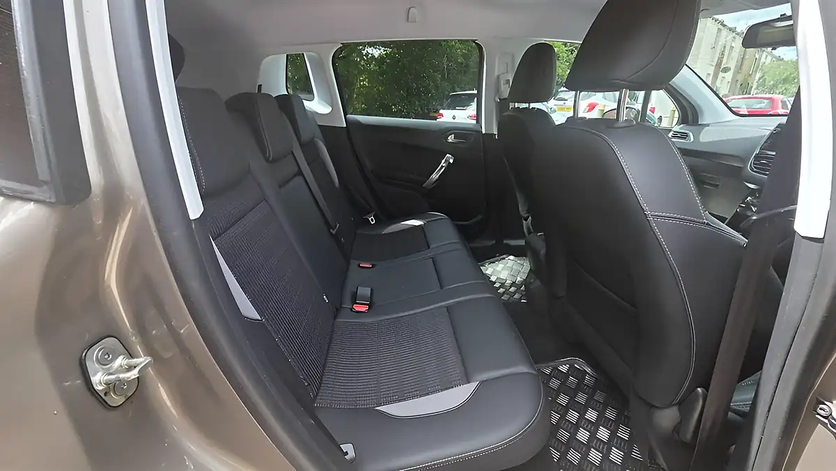 Used 2015 Peugeot 2008 Allure Grey - Interior and Exterior details 12