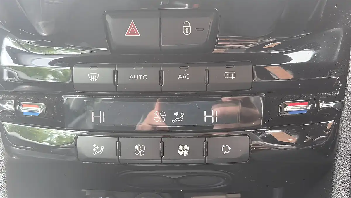 Used 2015 Peugeot 2008 Allure Grey - Interior and Exterior details 13