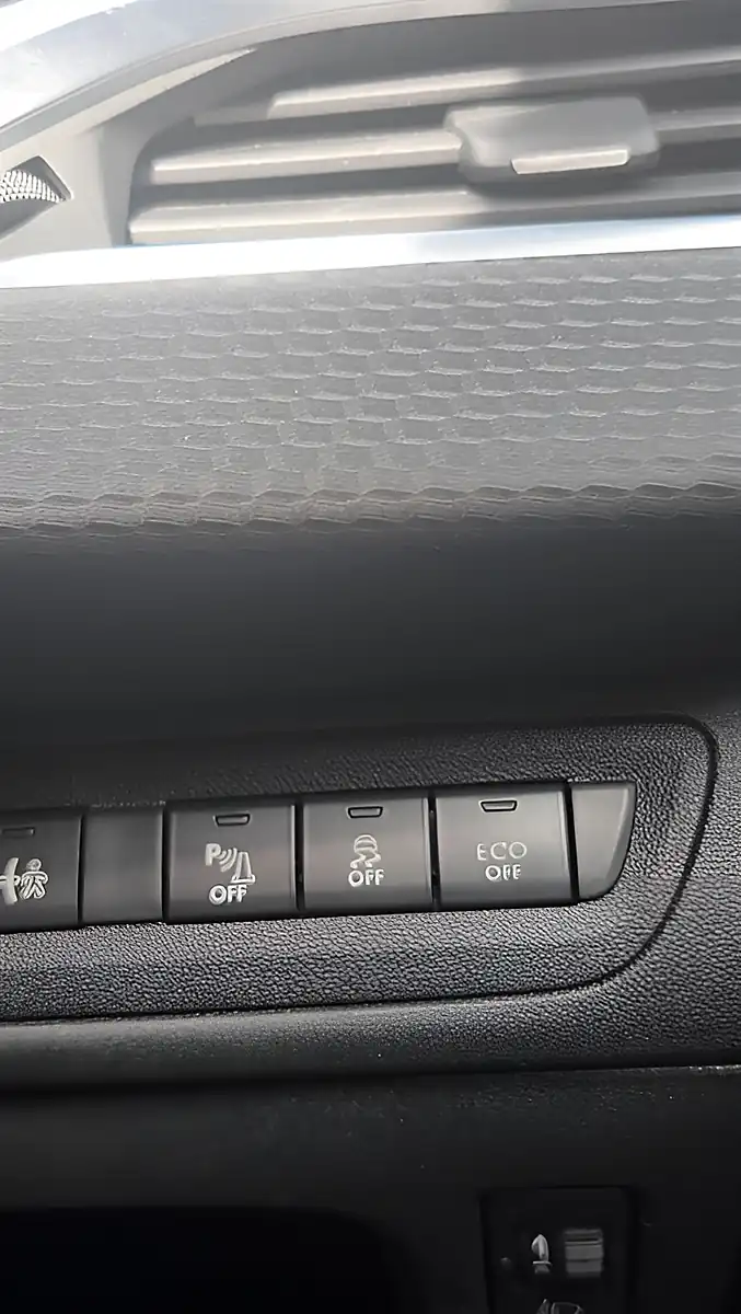 Used 2015 Peugeot 2008 Allure Grey - Interior and Exterior details 14