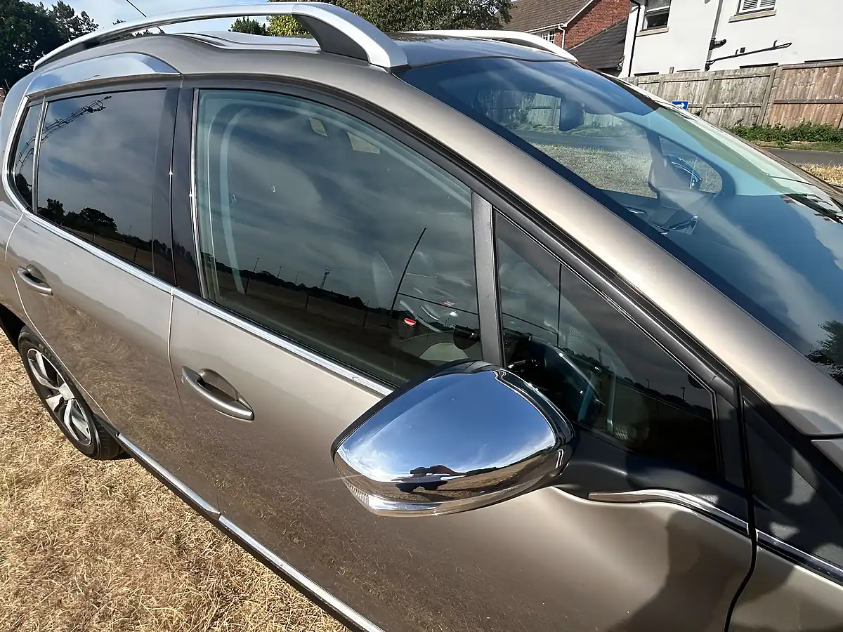 Used 2015 Peugeot 2008 Allure Grey - Interior and Exterior details 11