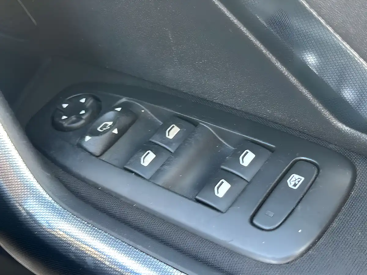 Used 2015 Peugeot 2008 Allure Grey - Interior and Exterior details 20