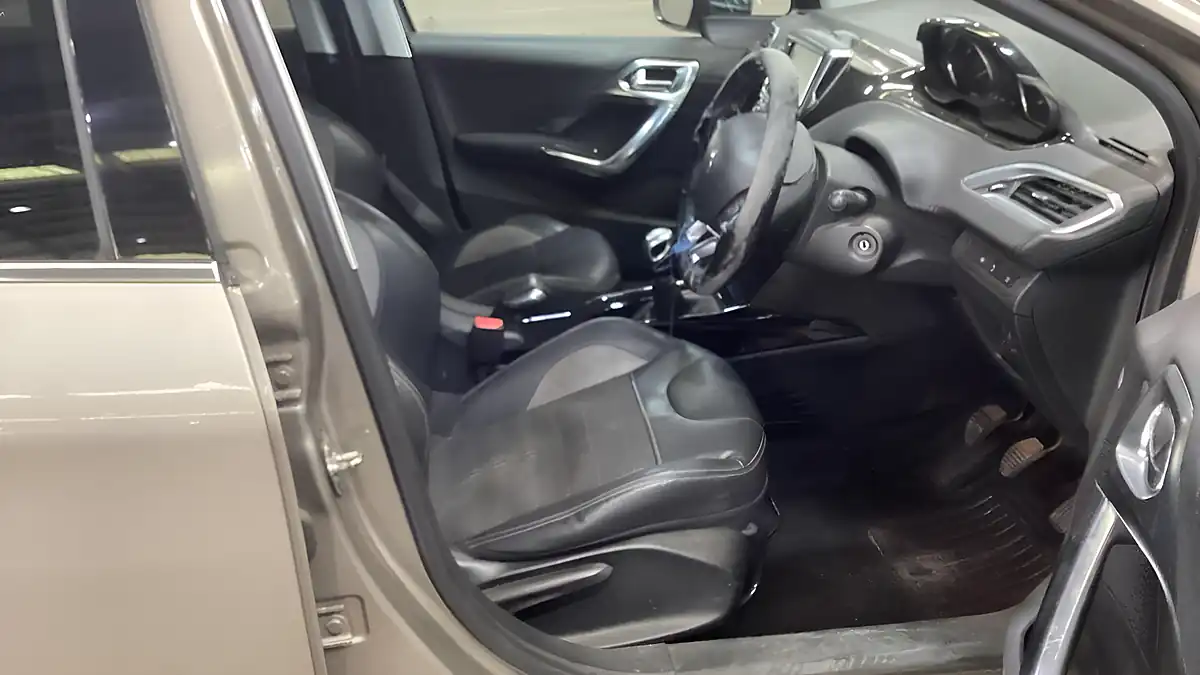 Used 2015 Peugeot 2008 Allure Grey - Interior and Exterior details 8