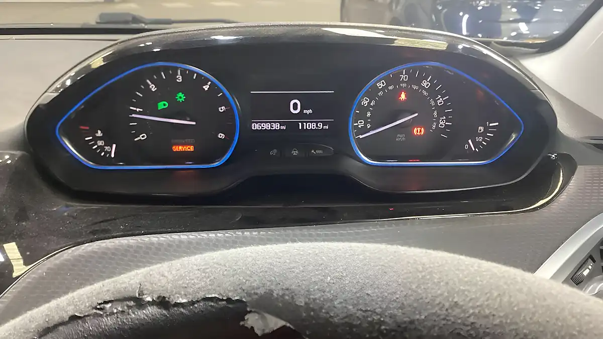 Used 2015 Peugeot 2008 Allure Grey - Interior and Exterior details 9