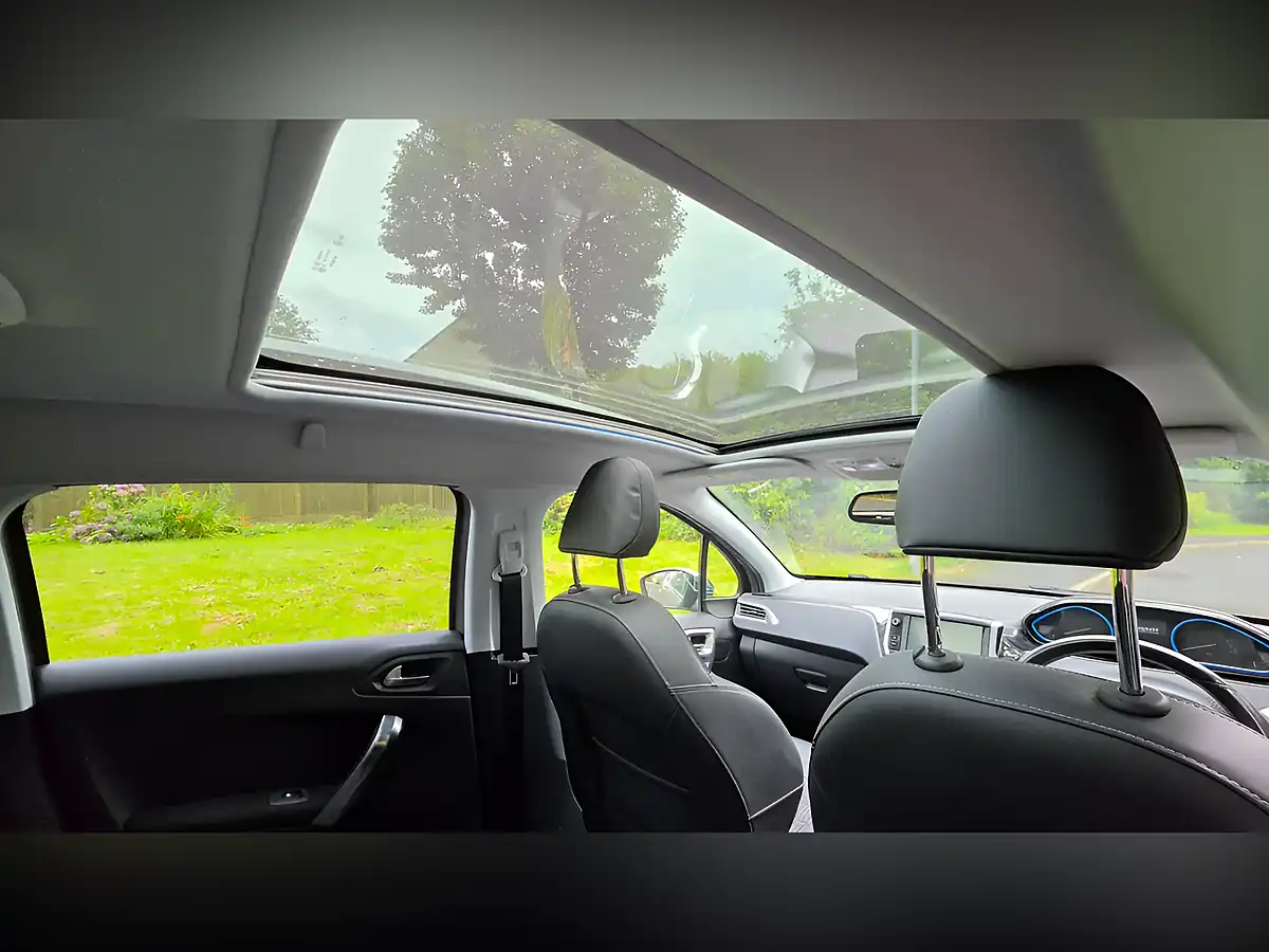 Used 2015 Peugeot 2008 Allure Grey - Interior and Exterior details 15
