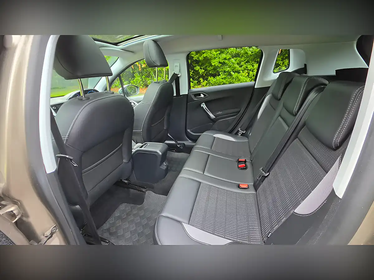 Used 2015 Peugeot 2008 Allure Grey - Interior and Exterior details 16