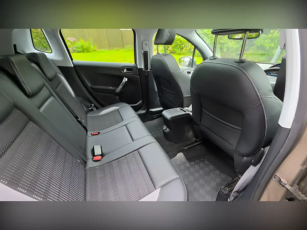 Used 2015 Peugeot 2008 Allure Grey - Interior and Exterior details 17