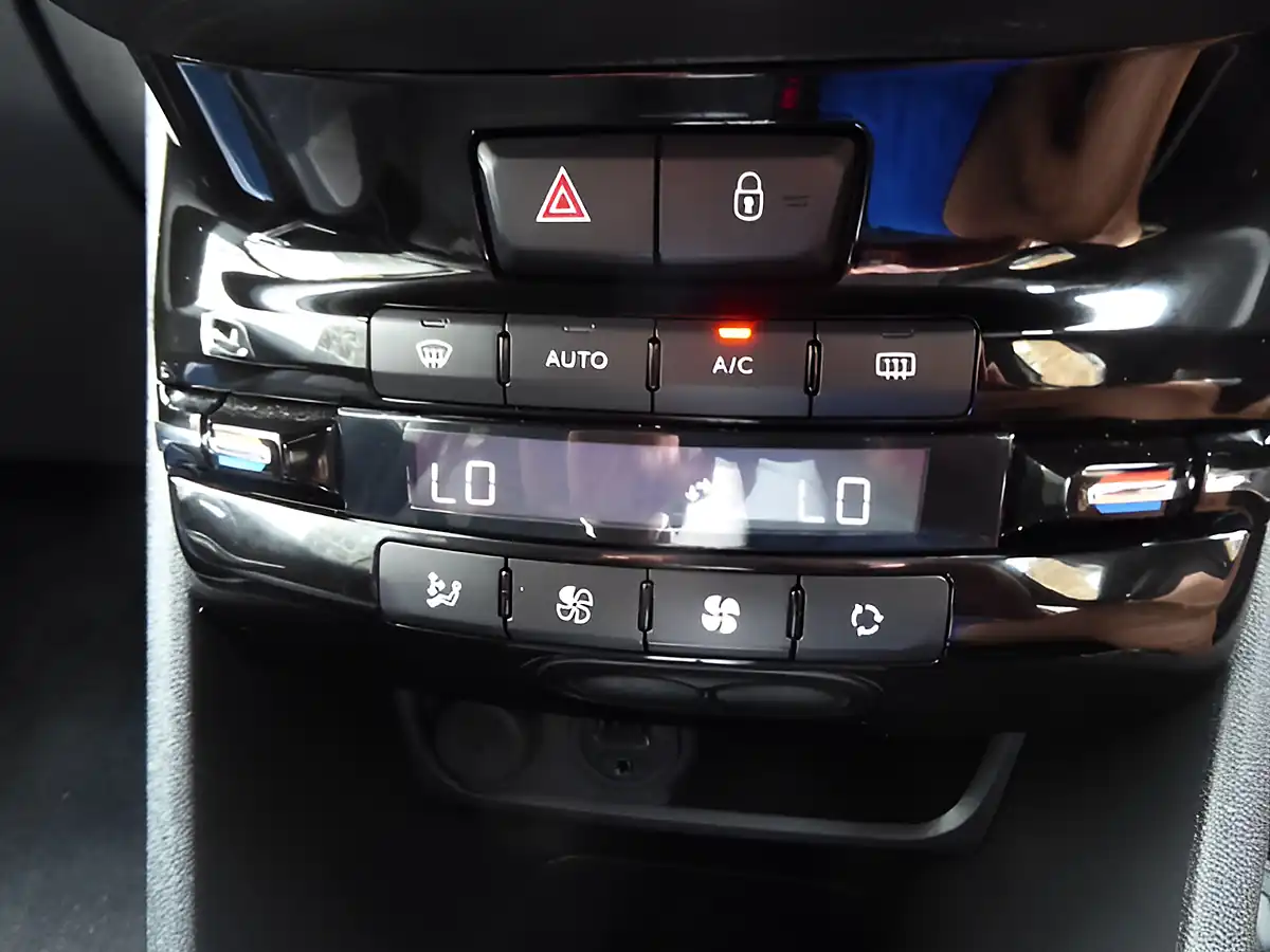 Used 2015 Peugeot 2008 Allure Grey - Interior and Exterior details 15