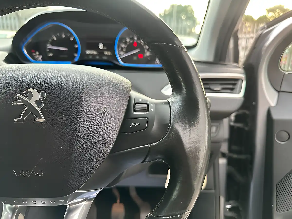 Used 2015 Peugeot 2008 Allure Grey - Interior and Exterior details 17