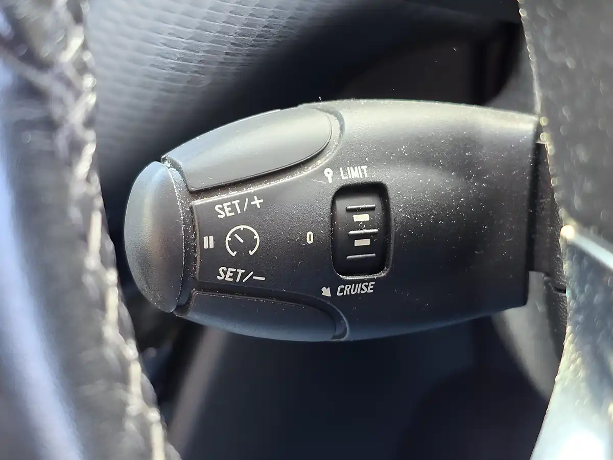 Used 2015 Peugeot 2008 Allure Red - Interior and Exterior details 15