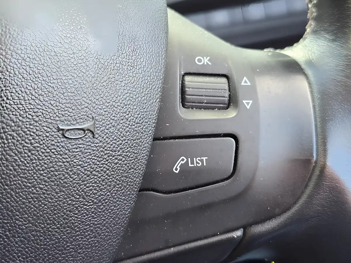 Used 2015 Peugeot 2008 Allure Red - Interior and Exterior details 16