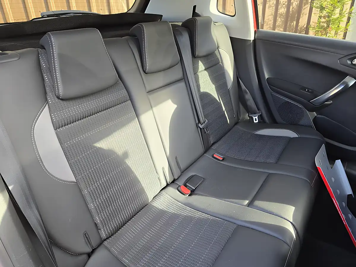 Used 2015 Peugeot 2008 Allure Red - Interior and Exterior details 17