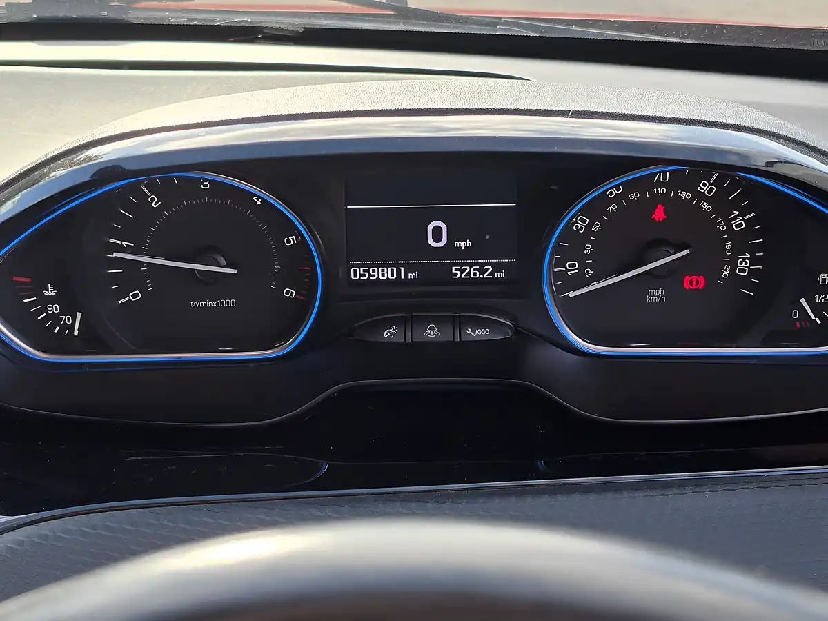 Used 2015 Peugeot 2008 Allure Red - Interior and Exterior details 9
