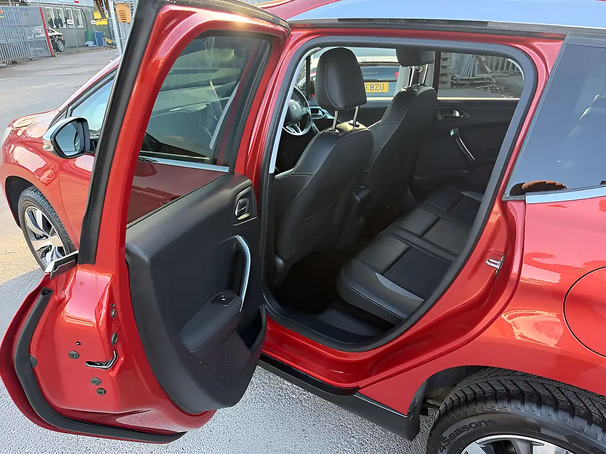 Used 2015 Peugeot 2008 Allure Red - Interior and Exterior details 20