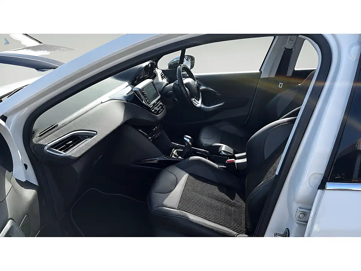 Used 2015 Peugeot 2008 Allure White - Interior and Exterior details 8
