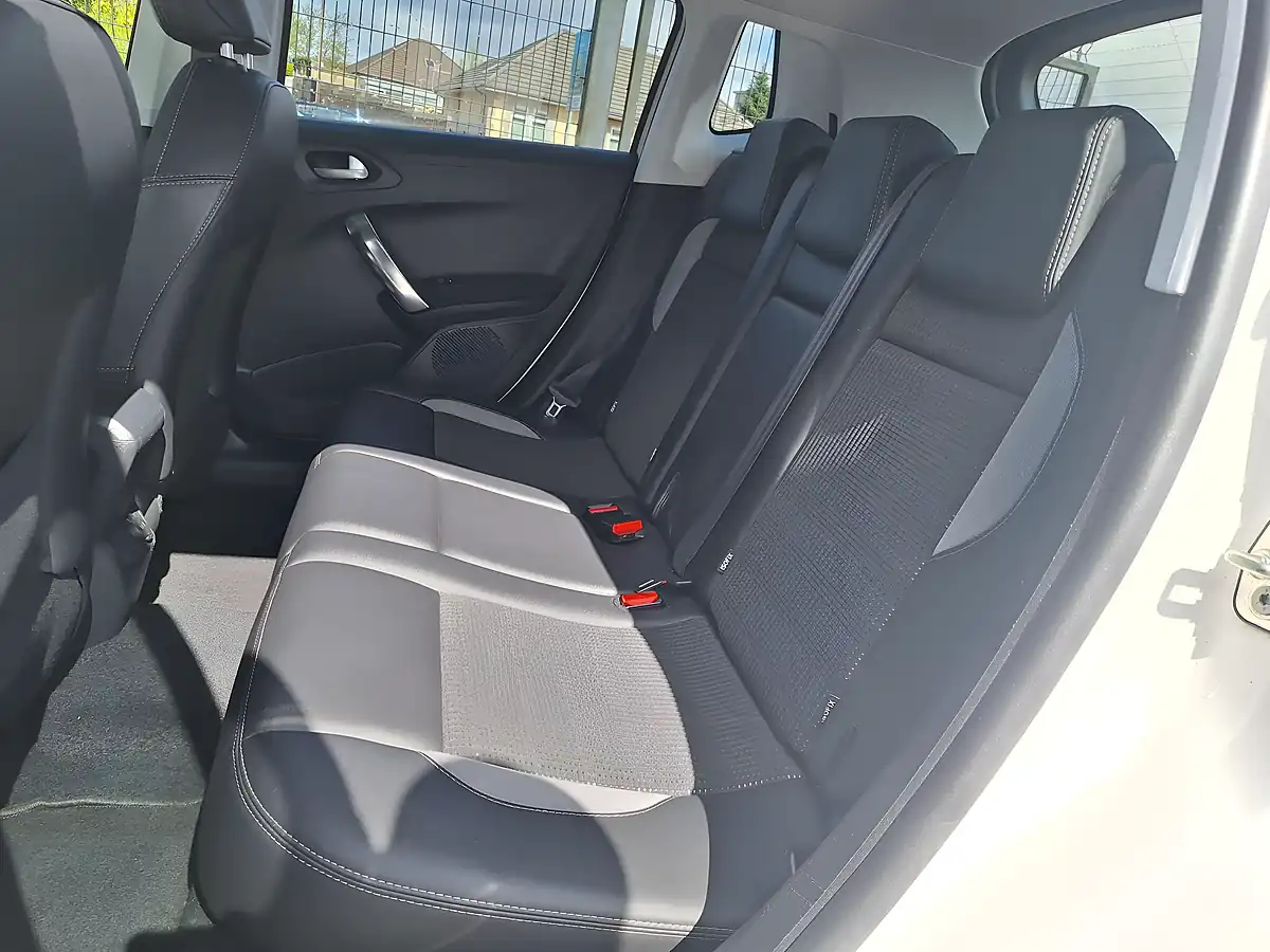 Used 2015 Peugeot 2008 Allure White - Interior and Exterior details 11