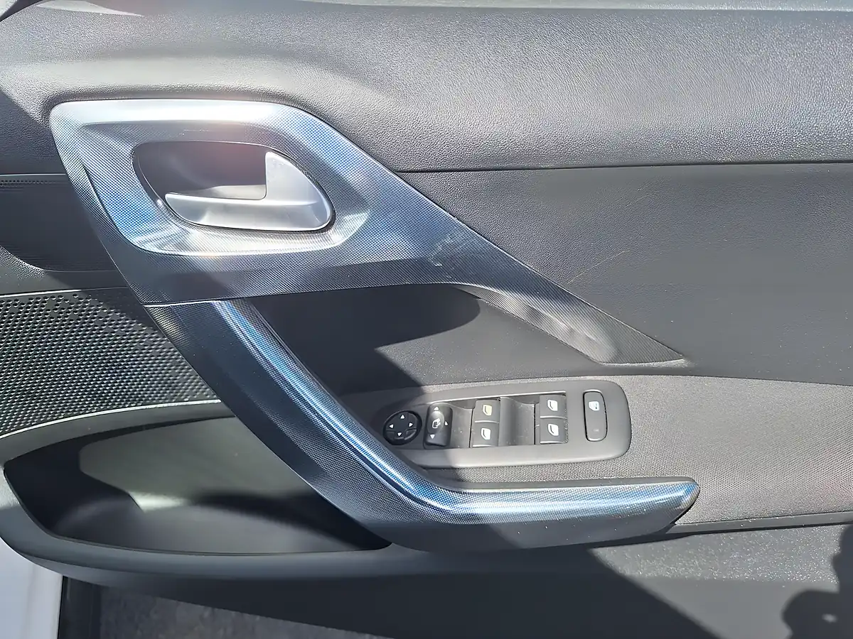 Used 2015 Peugeot 2008 Allure White - Interior and Exterior details 15