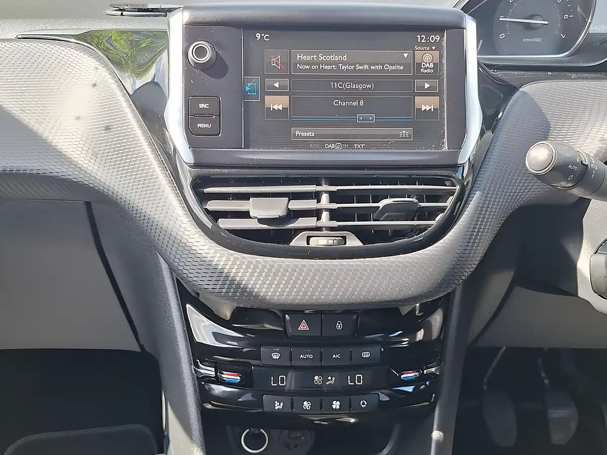 Used 2015 Peugeot 2008 Allure White - Interior and Exterior details 17
