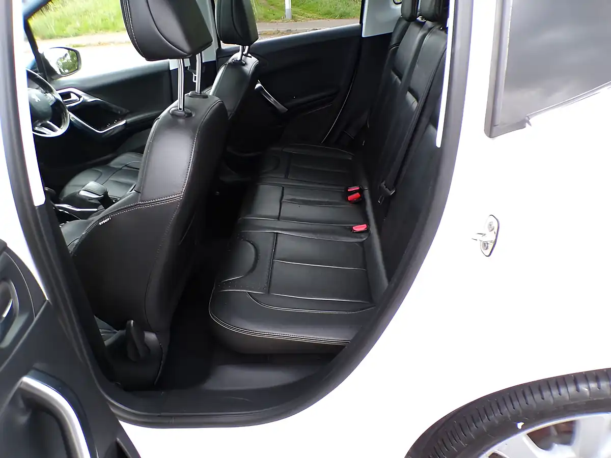 Used 2015 Peugeot 2008 Feline White - Interior and Exterior details 11