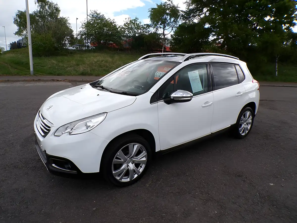 Used 2015 Peugeot 2008 Feline White - Interior and Exterior details 12
