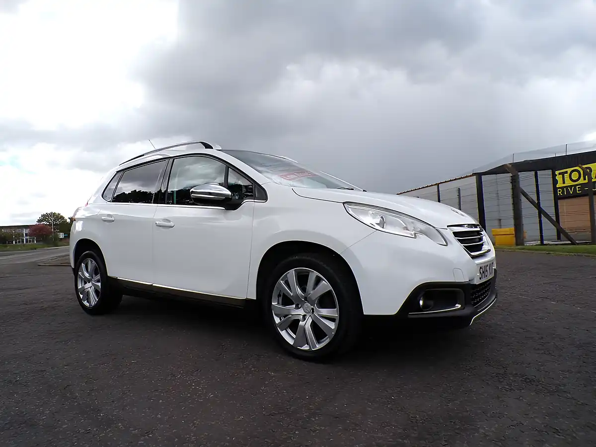 Used 2015 Peugeot 2008 Feline White - Interior and Exterior details 16