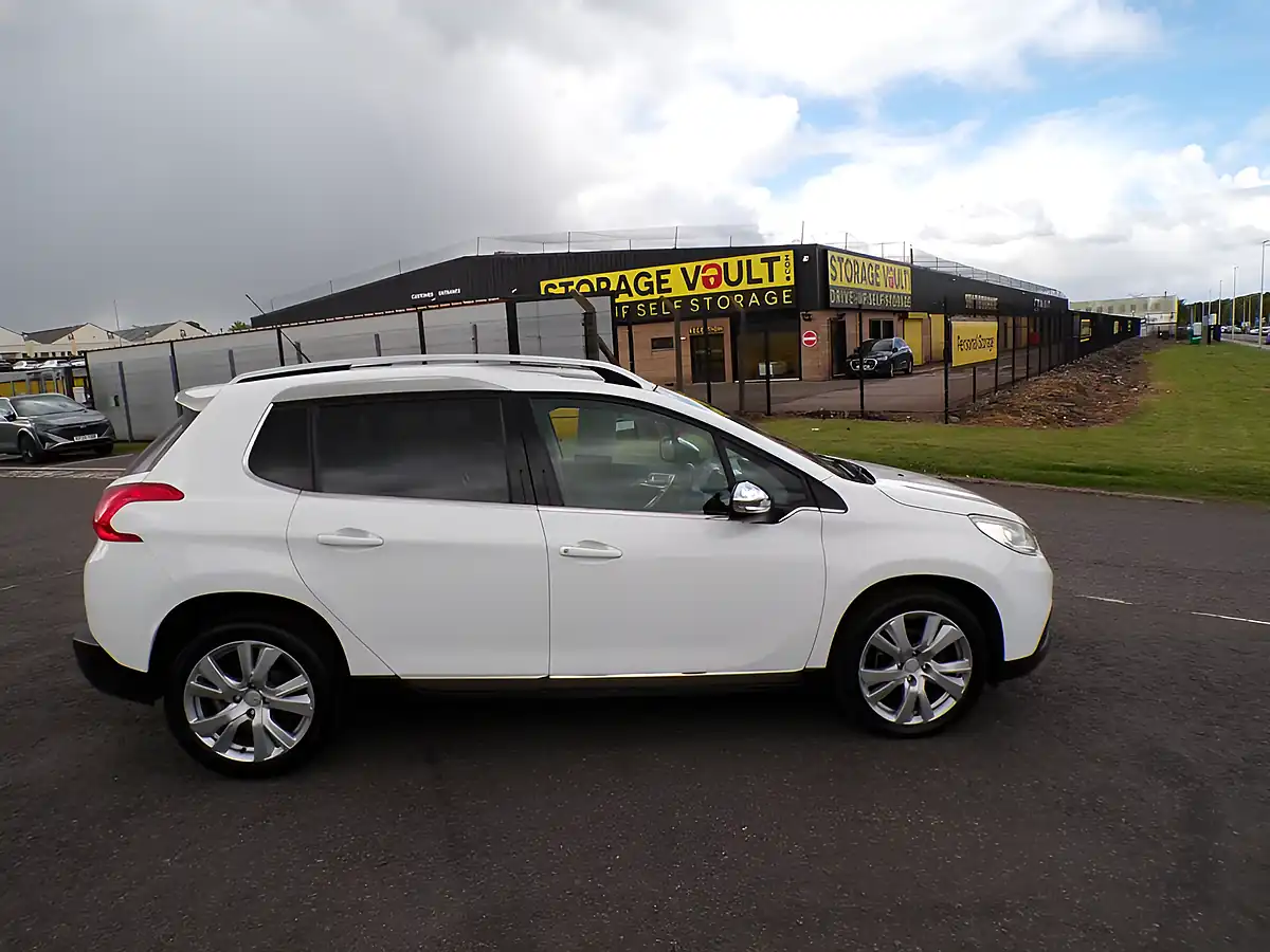Used 2015 Peugeot 2008 Feline White - Interior and Exterior details 4