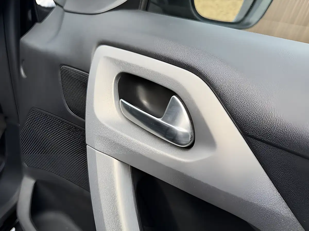 Used 2015 Peugeot 2008 Urban Cross Black - Interior and Exterior details 13