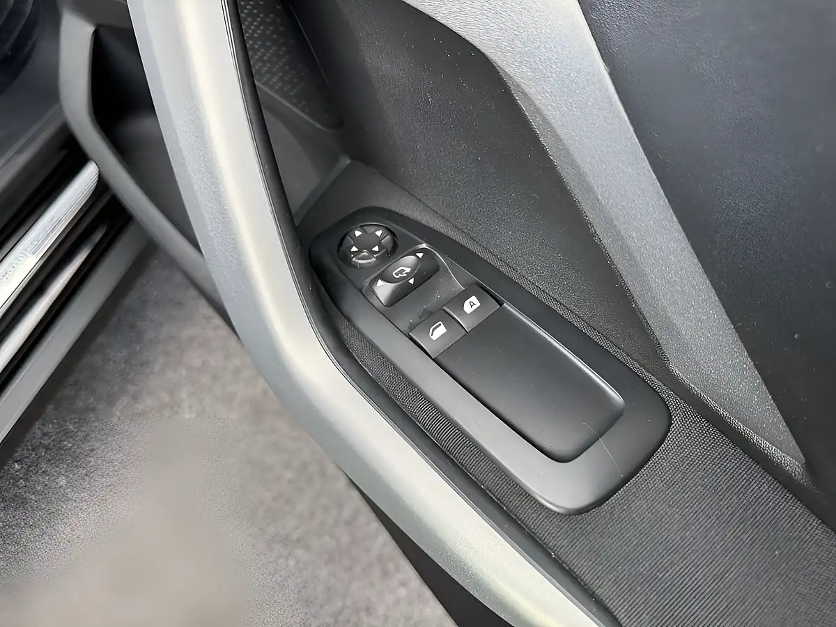 Used 2015 Peugeot 2008 Urban Cross Black - Interior and Exterior details 14