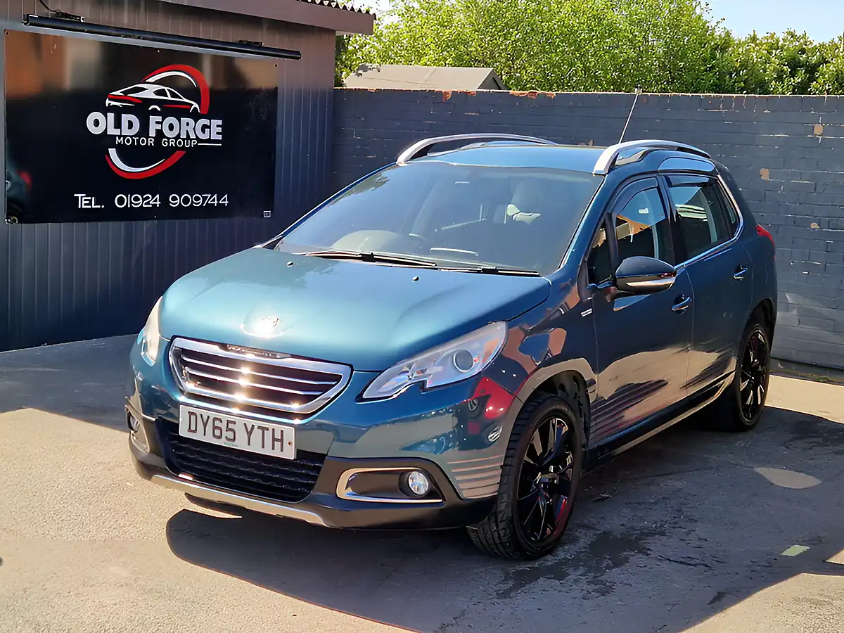 Used 2015 Peugeot 2008 Urban Cross Green - Front View