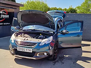 Used 2015 Peugeot 2008 Urban Cross Green - Interior and Exterior details 10