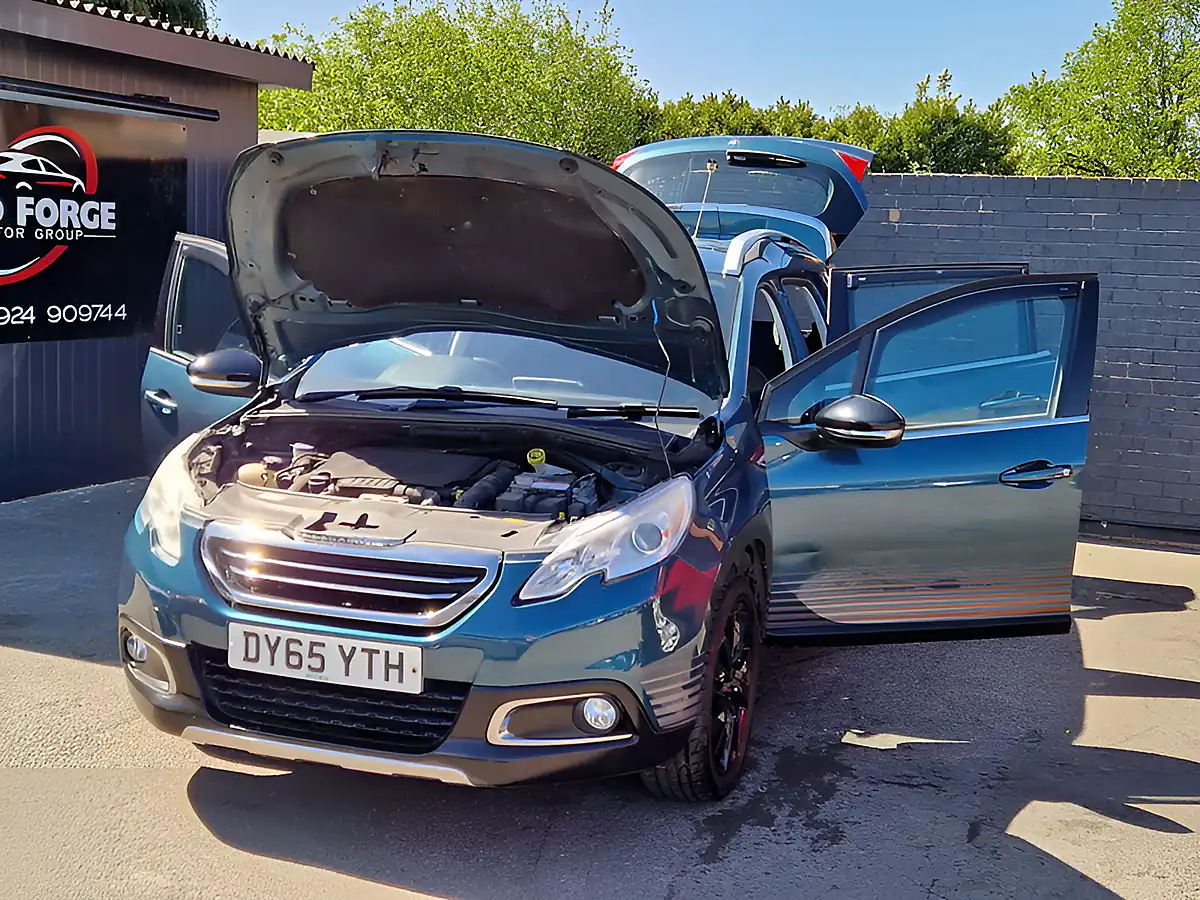 Used 2015 Peugeot 2008 Urban Cross Green - Interior and Exterior details 10