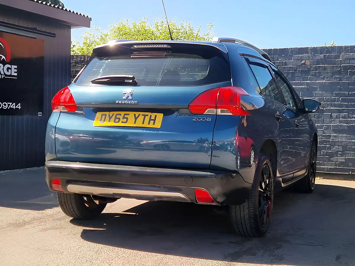 Used 2015 Peugeot 2008 Urban Cross Green - Interior and Exterior details 13