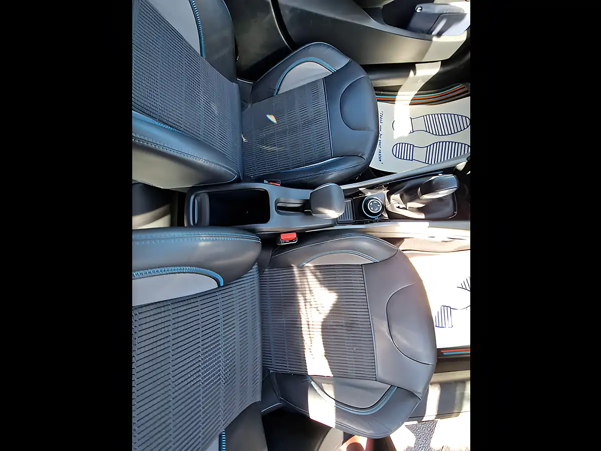Used 2015 Peugeot 2008 Urban Cross Green - Interior and Exterior details 14