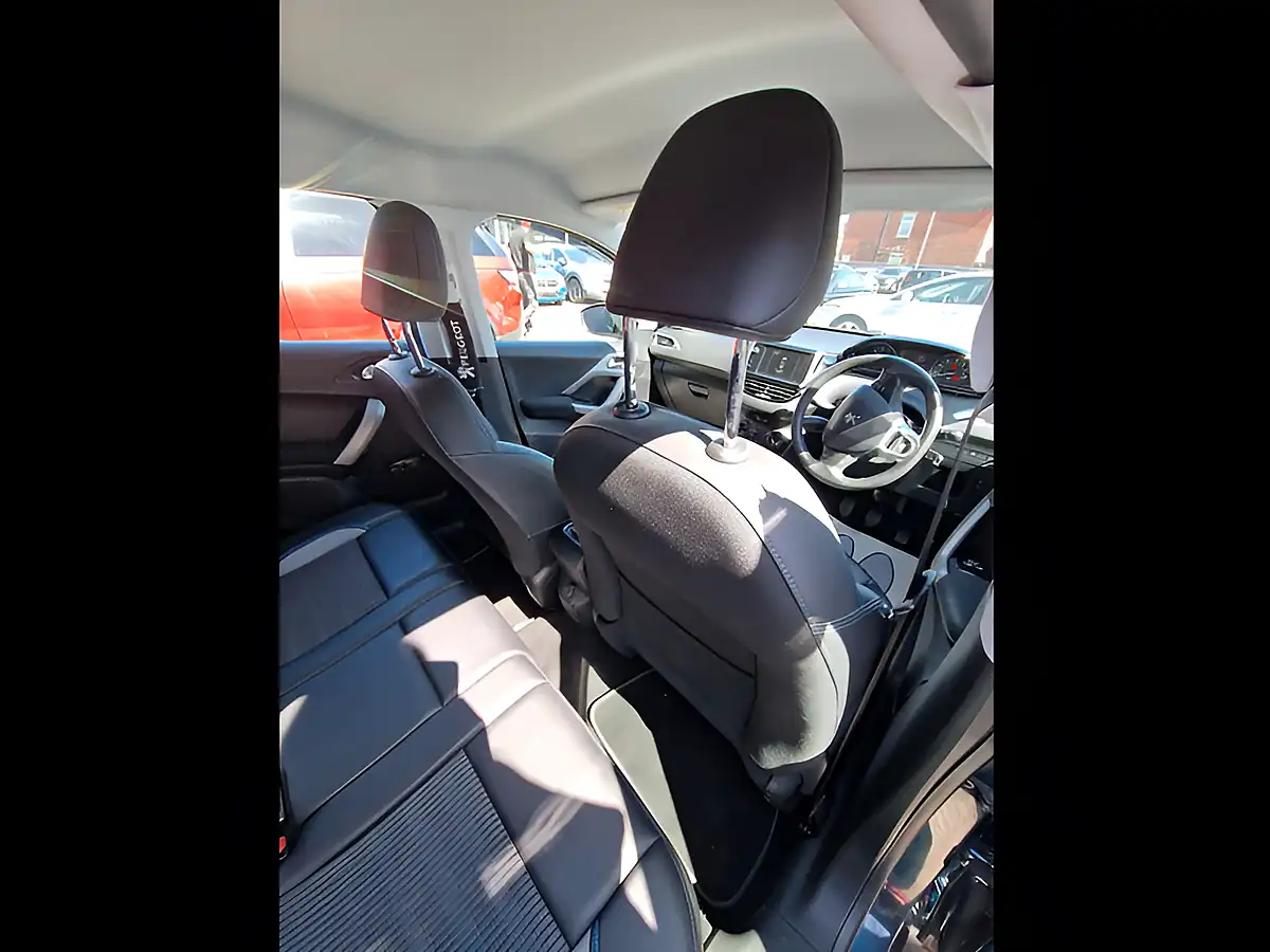 Used 2015 Peugeot 2008 Urban Cross Green - Interior and Exterior details 15