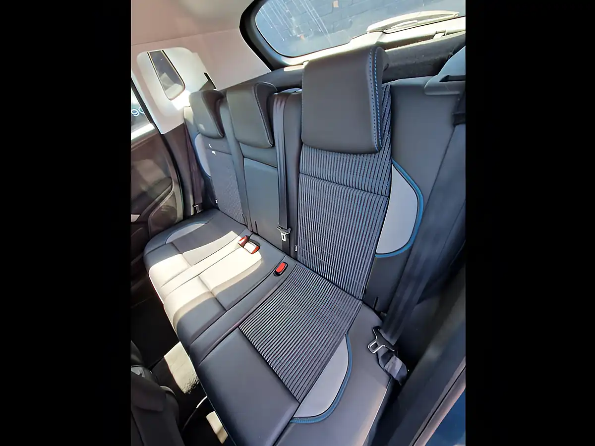 Used 2015 Peugeot 2008 Urban Cross Green - Interior and Exterior details 17
