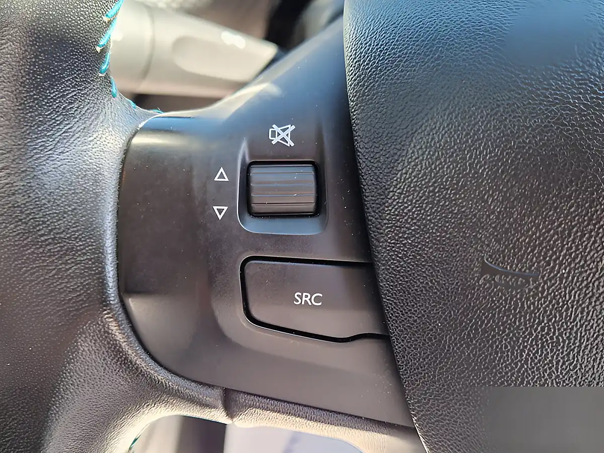 Used 2015 Peugeot 2008 Urban Cross Green - Interior and Exterior details 19