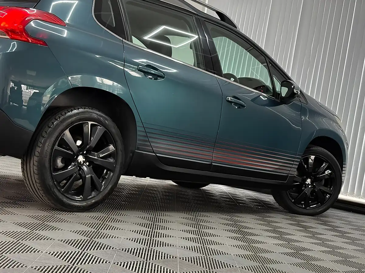 Used 2015 Peugeot 2008 Urban Cross Green - Interior and Exterior details 10