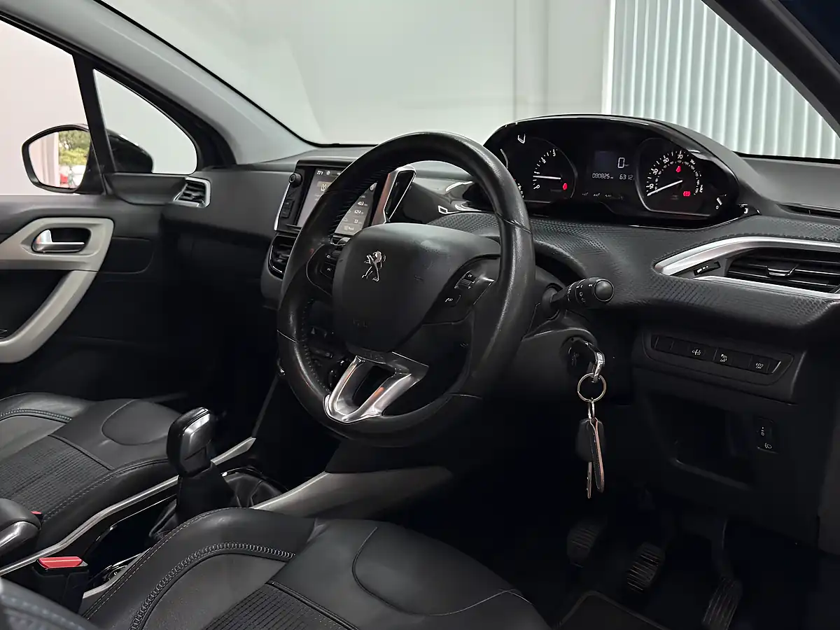 Used 2015 Peugeot 2008 Urban Cross Green - Interior and Exterior details 13